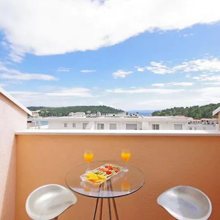 Apartment By The Sea - 19202 Makarska